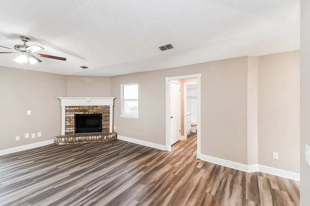 3 bed, 2.0 bath, 1496 sqft, $1,925 — Photo 3
