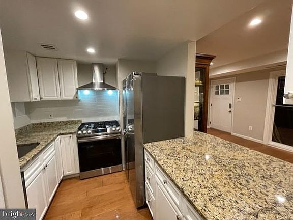 2nd image of 602 Adams St #2