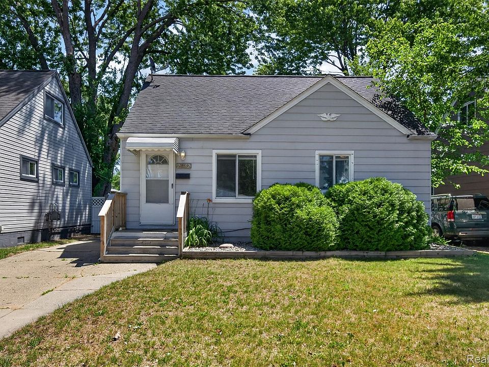 1st image of 26692 Lorenz St