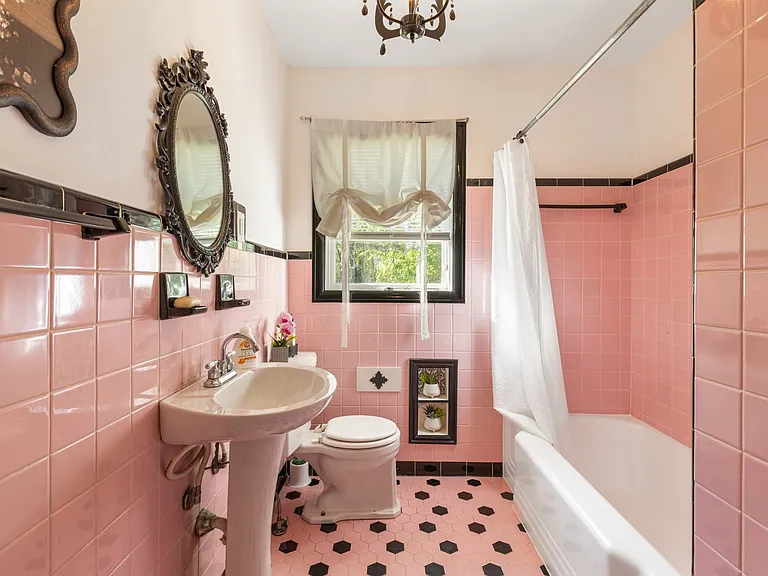 412 Roberts St — Photo 13