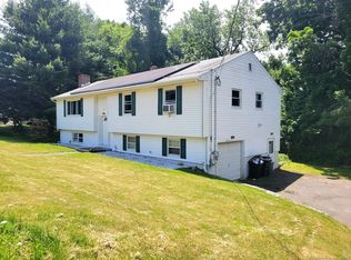 7 Saddle Dr, West Haven, CT 06516