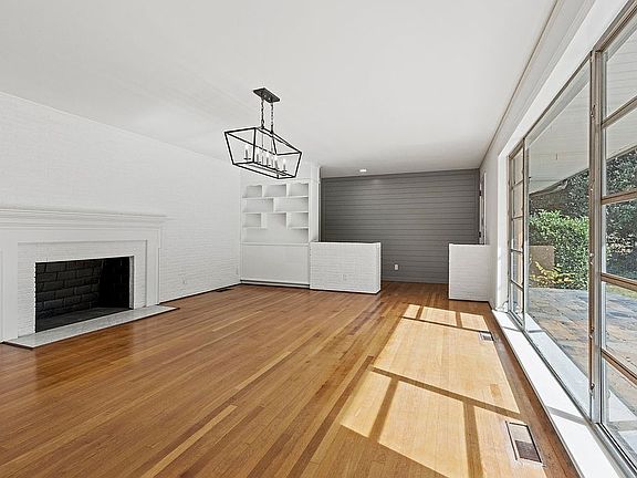 4th image of 301 Grace Ave