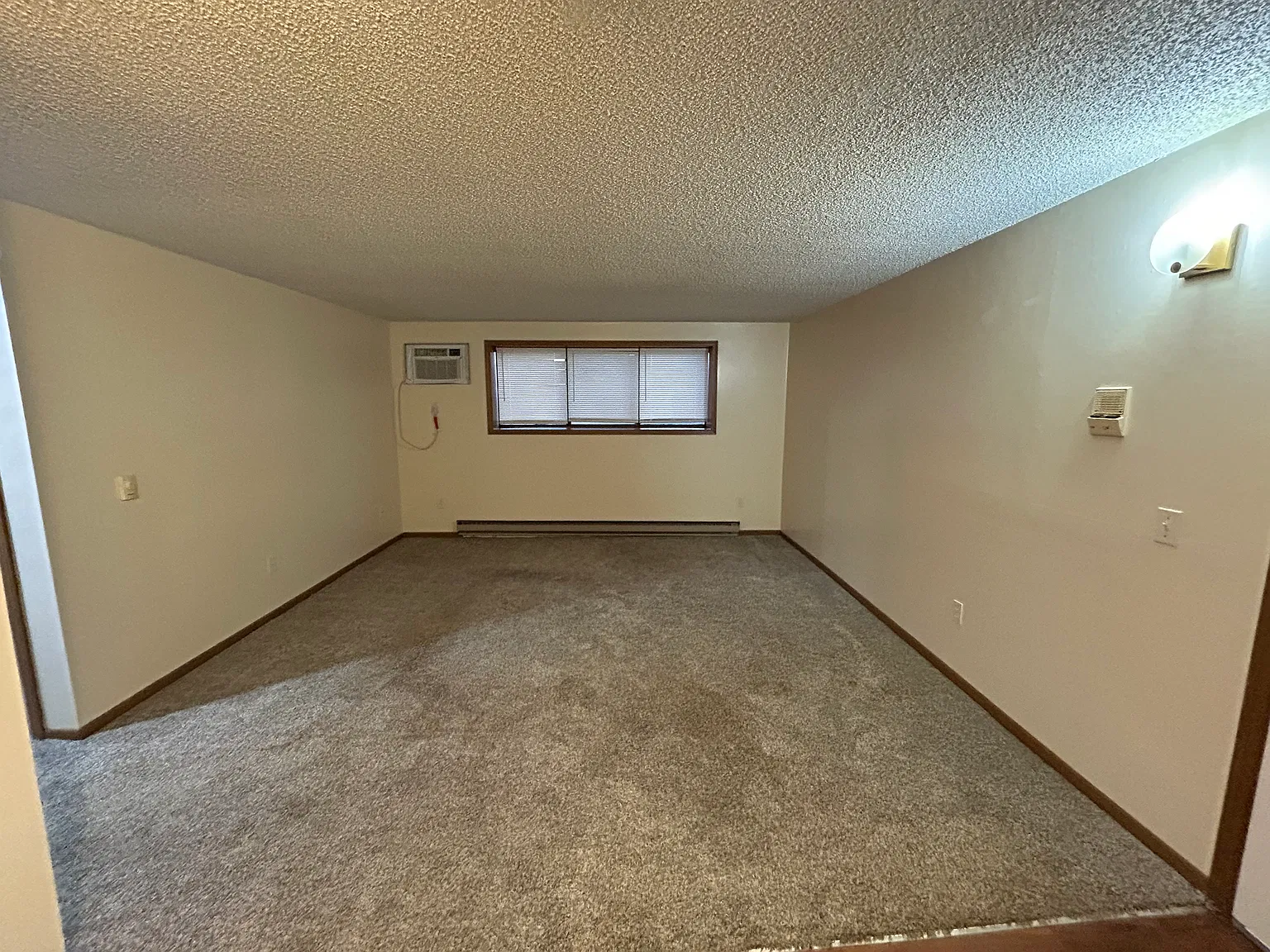 2 bed, 760 sqft, $950 — Photo 3