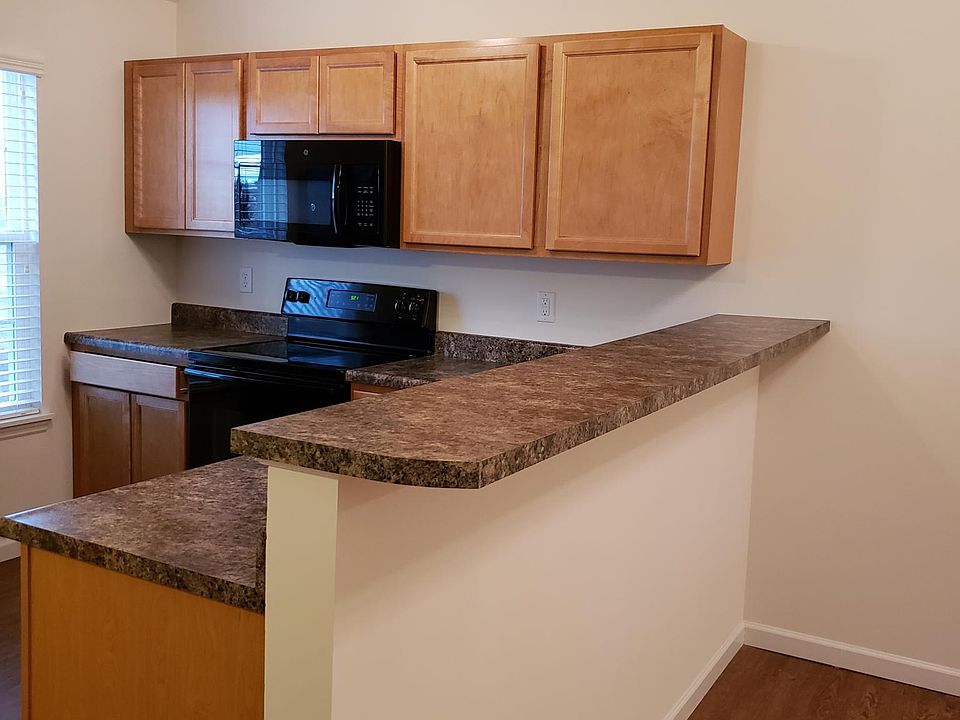 Kitchen with eat in bar