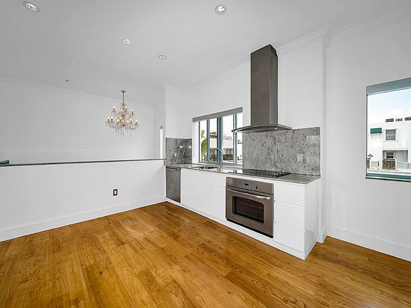 3rd image of 1600 Euclid Ave APT 205