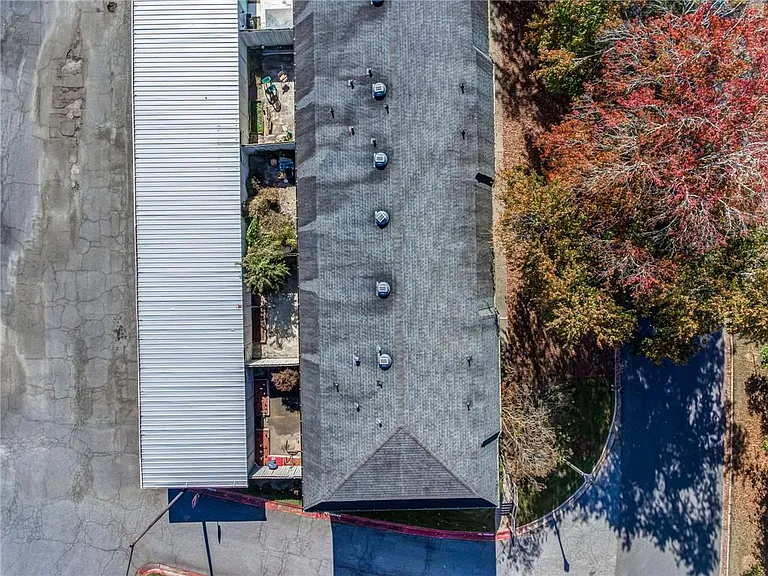 280 Winding River Dr #B — Photo 36