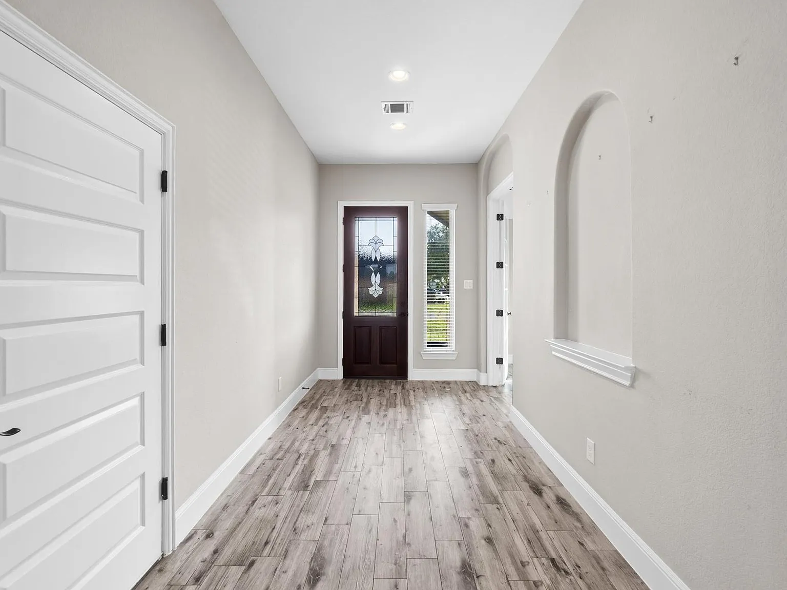 3 bed, 2.5 bath, 2090 sqft, $2,375 — Photo 4