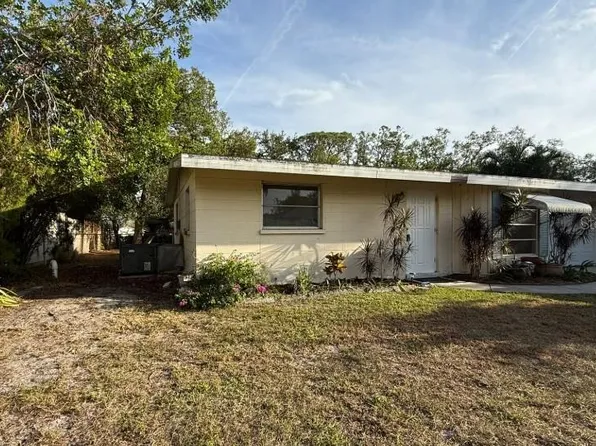 4442 Beacon Dr, Sarasota, FL 34232