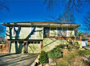 900 NE 115th St, Kansas City, MO 64155