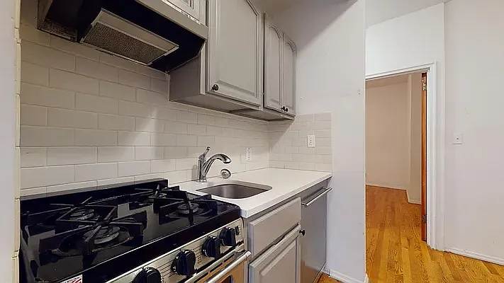 Rented by Bond New York | media 5