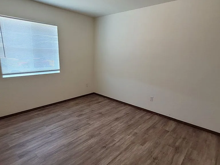 1216 W Franklin St — Photo 11