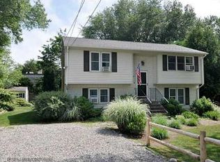 7 Onondega Rd, Narragansett, RI 02882