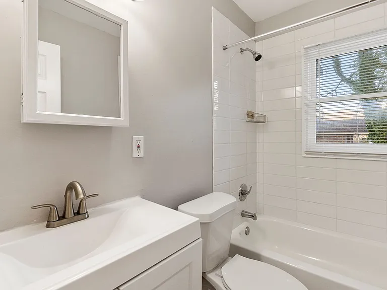 1137 White Oak Ave SW — Photo 18