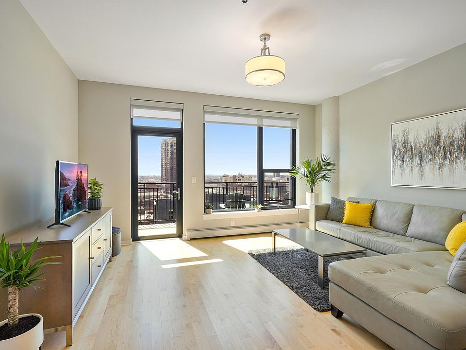 1st image of 740 Portland Ave #1306