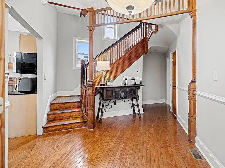 547 Florida Ave NW #5 — Photo 4