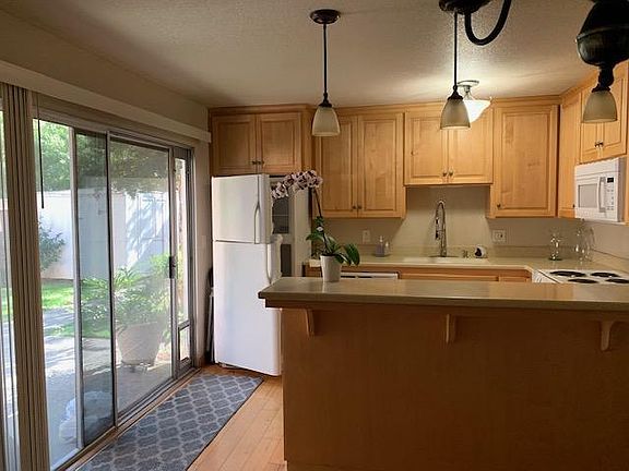 Bright, good sized kitchen