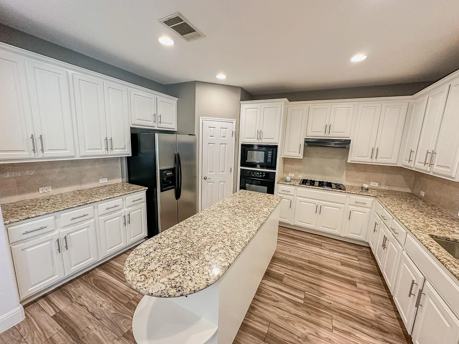 4 bed, 2.5 bath, 2866 sqft, $3,150 — Photo 4