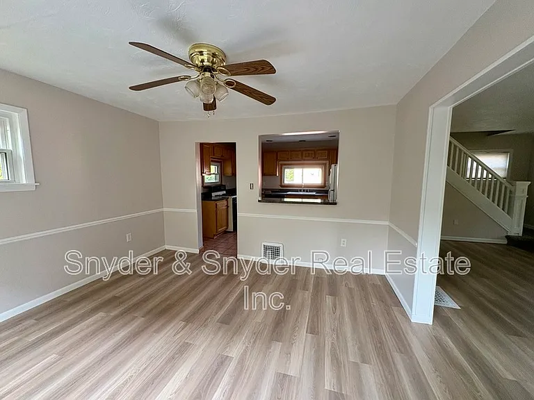 605 Sackett Ave — Photo 10