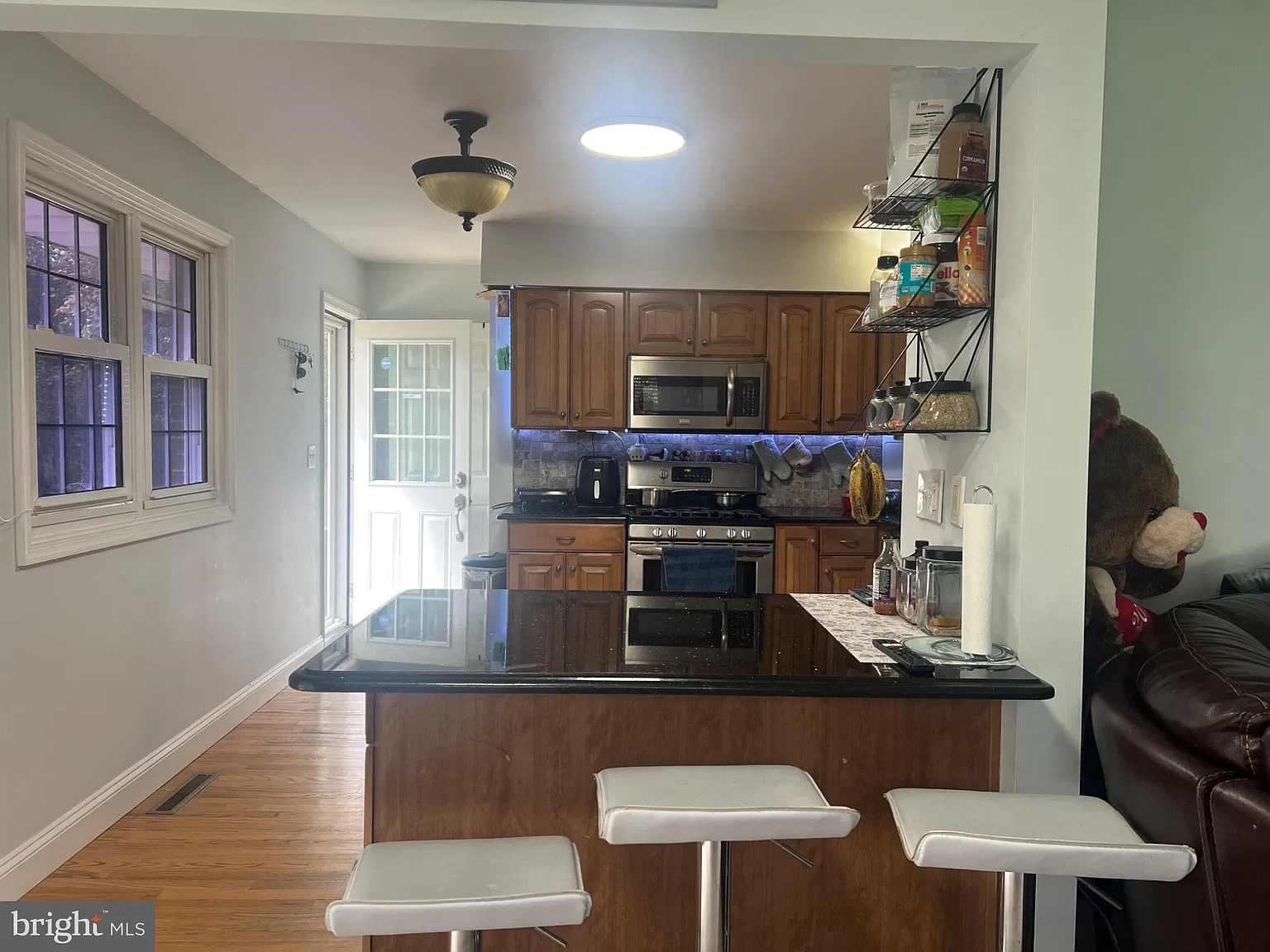 3 bed, 1.0 bath, 1092 sqft, $2,650 — Photo 3
