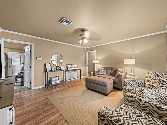 3rd image of 603 N Lewis Ave