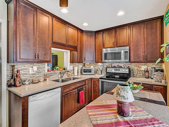 5th image of 4610 Dyer Ct