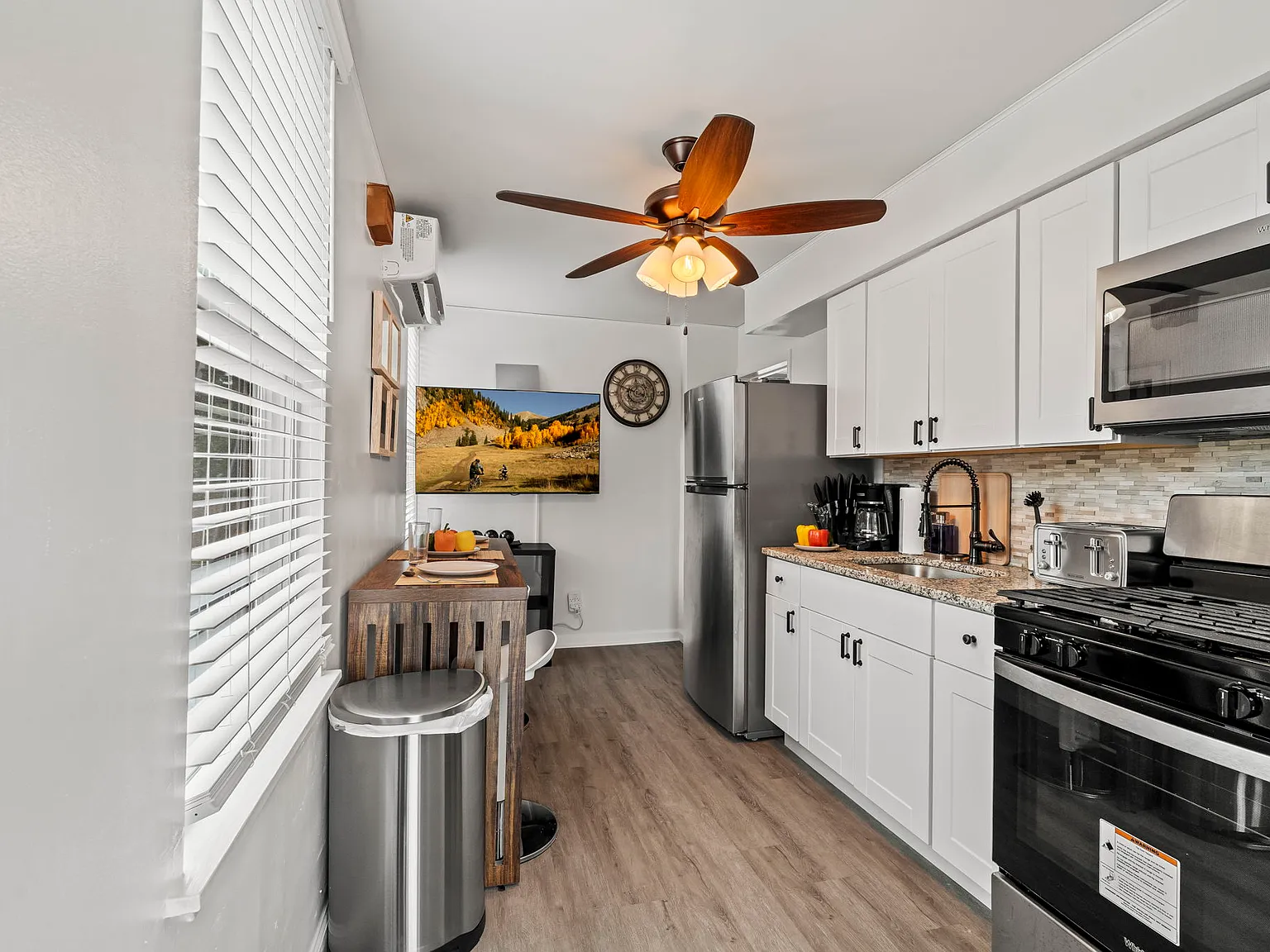 2 bed, 800 sqft, $4,800 — Photo 3