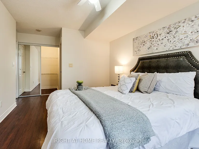 310 Burnhamthorpe Rd W #1713 — Photo 31