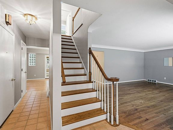 4th image of 7029 Juniperview Ln