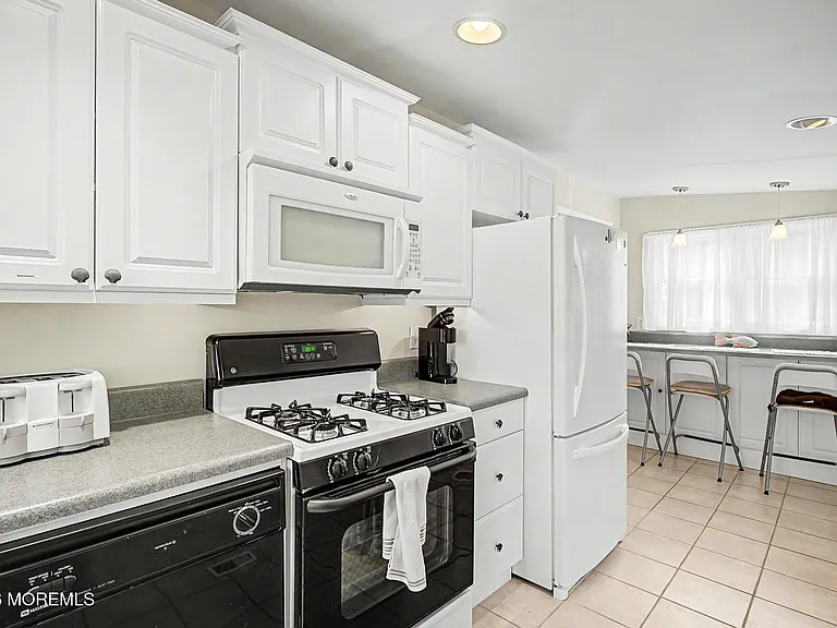 1022 S Green St — Photo 17