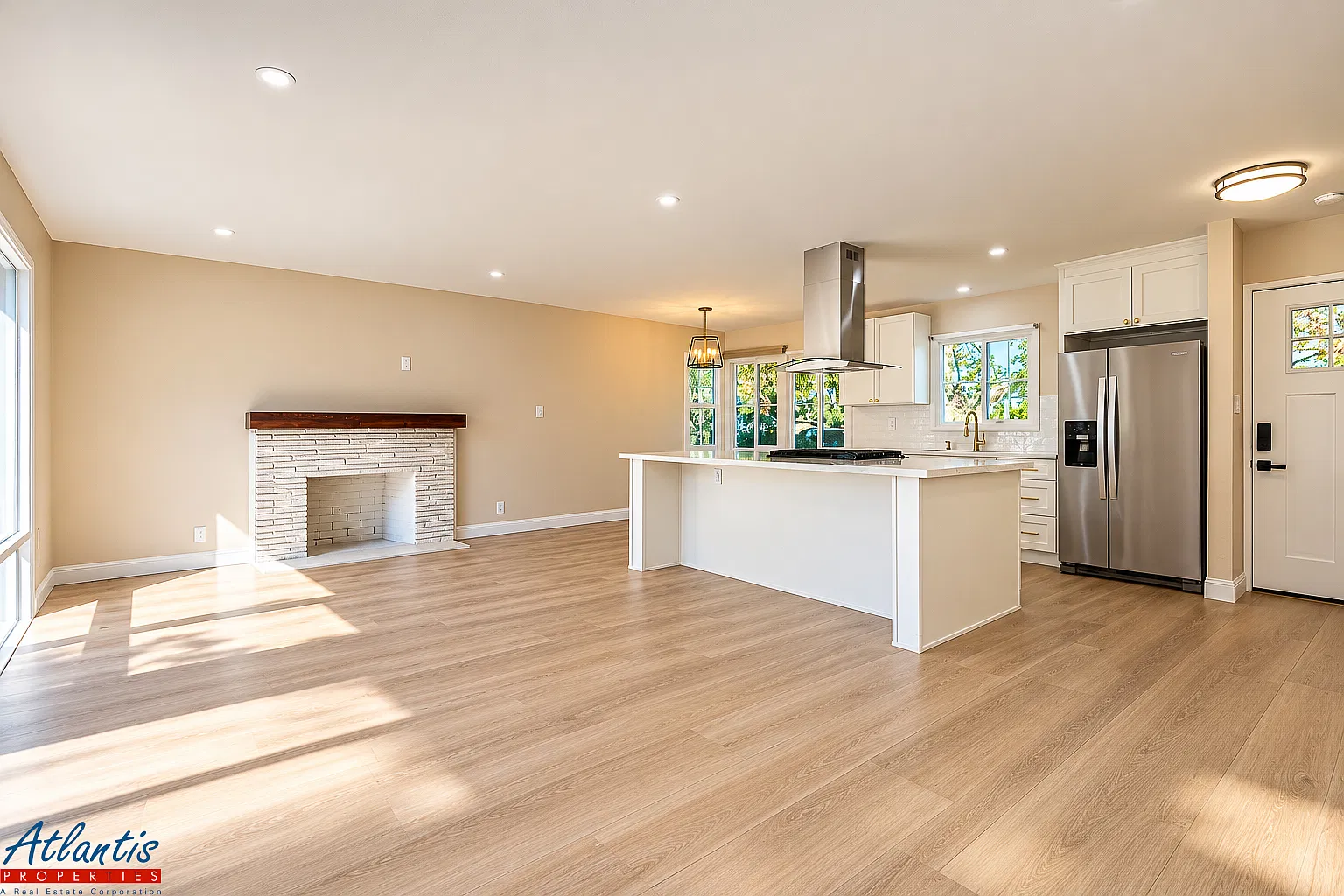 4 bed, 1289 sqft, $6,445 — Photo 3