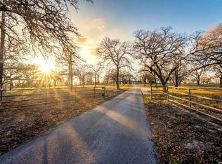 188 Oak Hill Rd, La Vernia, TX 78121