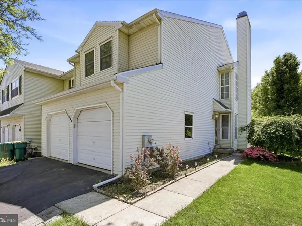 210 Red Haven Dr, North Wales, PA 19454