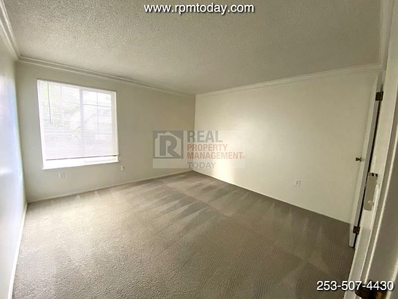 4th image of 415 N I St #202