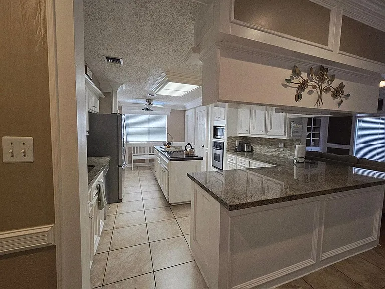 347 W Champions Colony #III — Photo 8