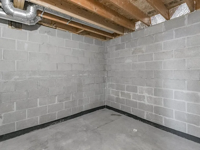 1760 Wyndam Dr — Photo 33