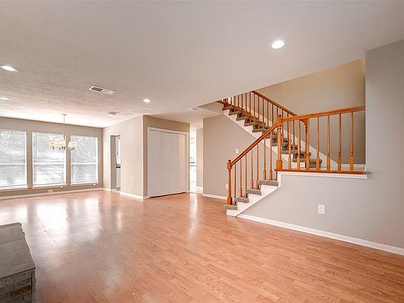 4th image of 15403 Meadow Village Dr