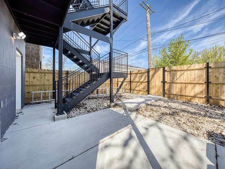 W Adams St — Photo 26