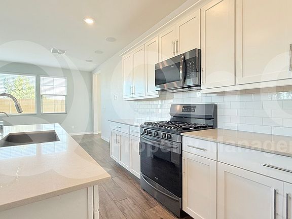5th image of 708 N Bay Dr