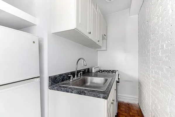 Rented by Lexiti Realty Corp | media 8