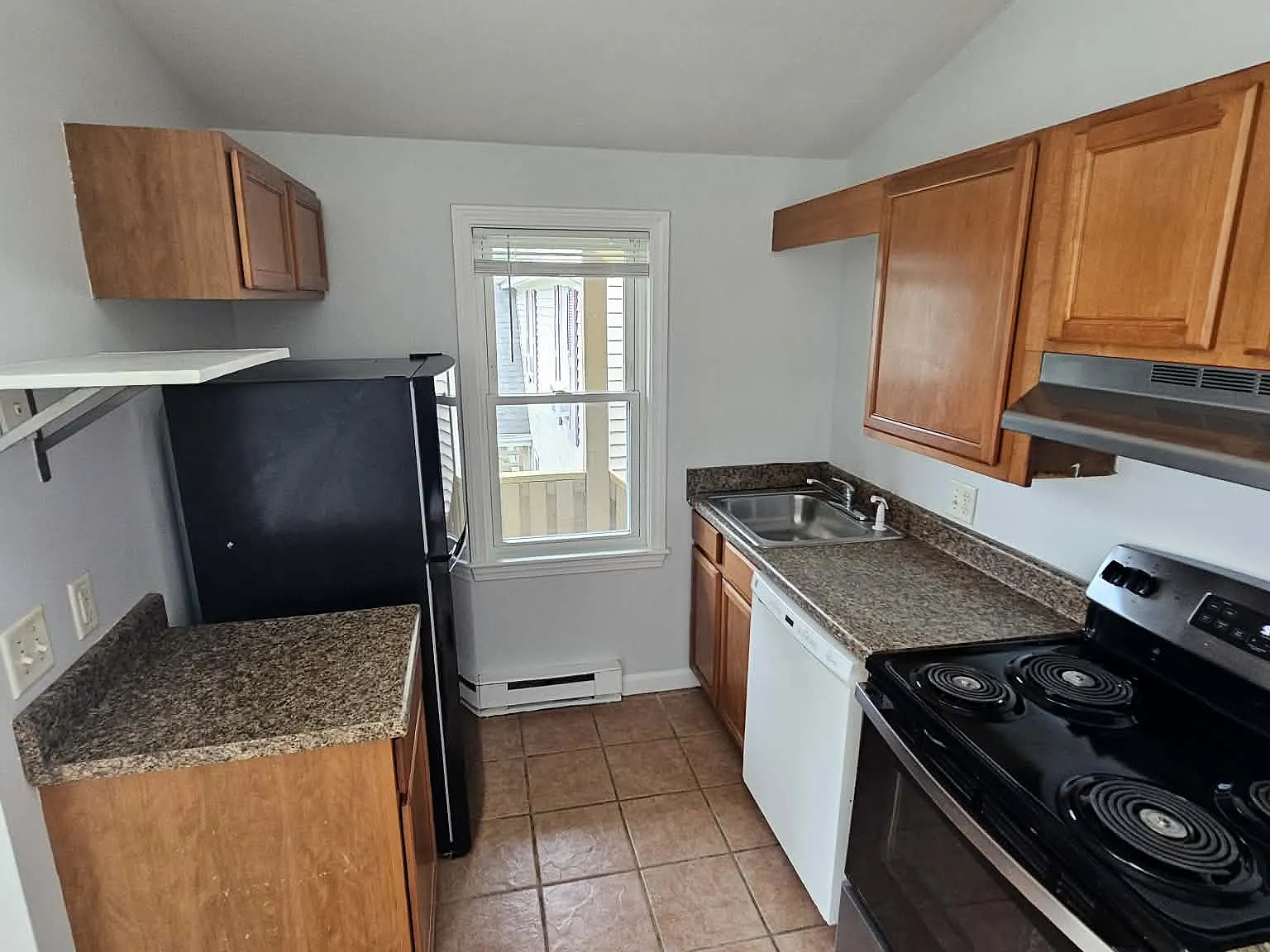 2 bed, 750 sqft, $2,800 — Photo 3