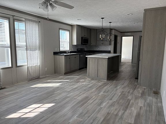 4th image of 641 W Walnut St #14