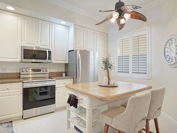 4th image of 12 Harbour Isle Drive #103