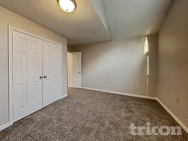 910 Claiborne Ln — Photo 13
