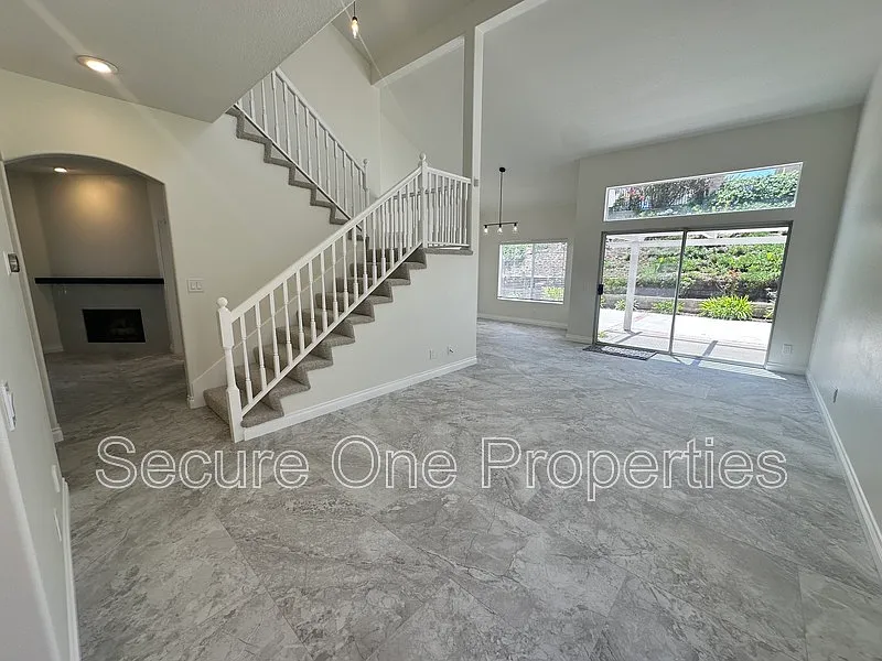 3 bed, 2.5 bath, 1986 sqft, $4,700 — Photo 4