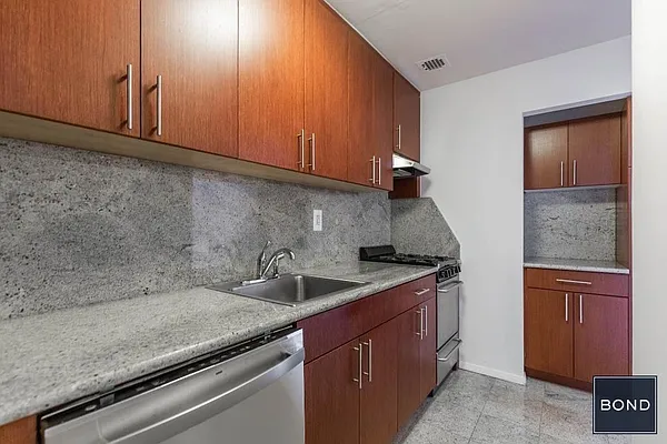 Rented by Bond New York | media 15