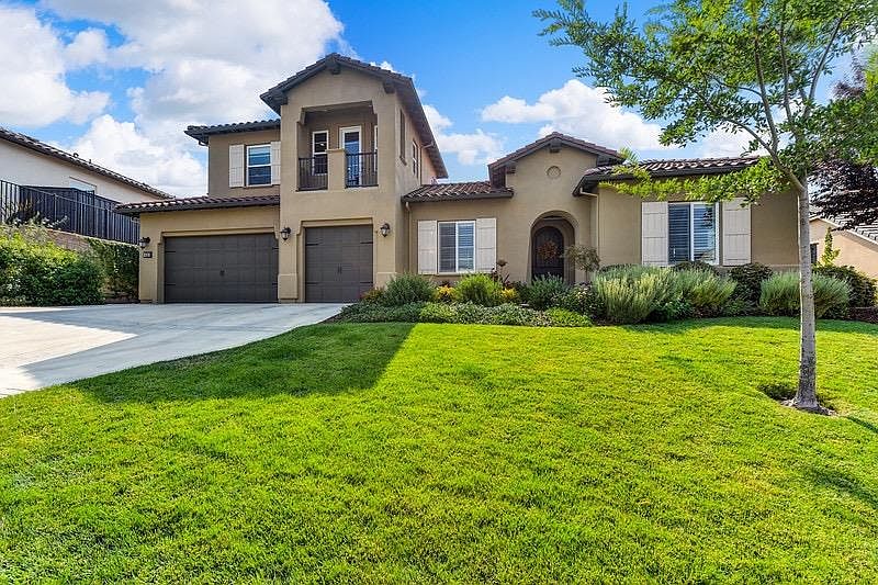 2nd image of 656 Idlewood Pl