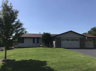 9334 Densmore Dr, Roscoe, IL 61073