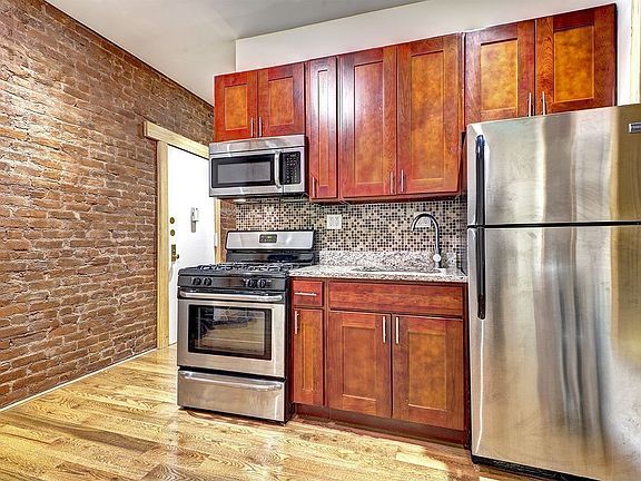 4th image of 70 Pinehurst Ave #3