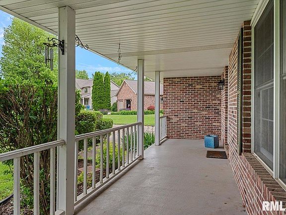 3rd image of 900 Monarch Dr