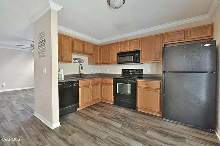 3 bed, 1350 sqft, $1,995 — Photo 3
